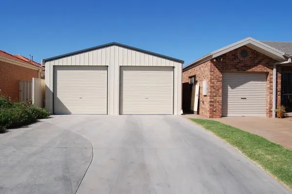 Garage 1 600x400