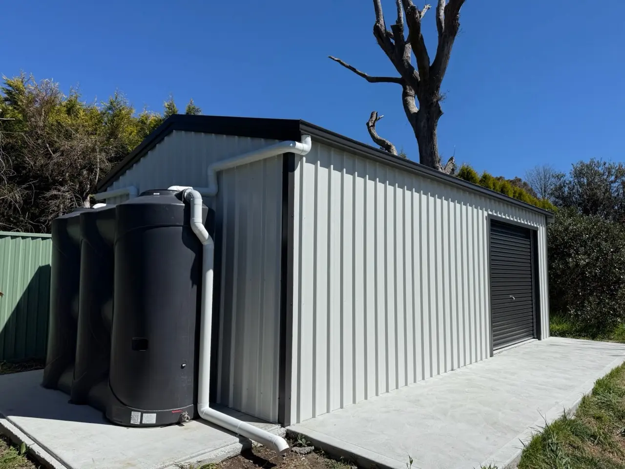 100444, Moss Vale, 7.5 x 3.7, 15deg, Monoclad COLORBOND® Surfmist®, Corri MonumeNt, 3000L rainwater tankjpg Large