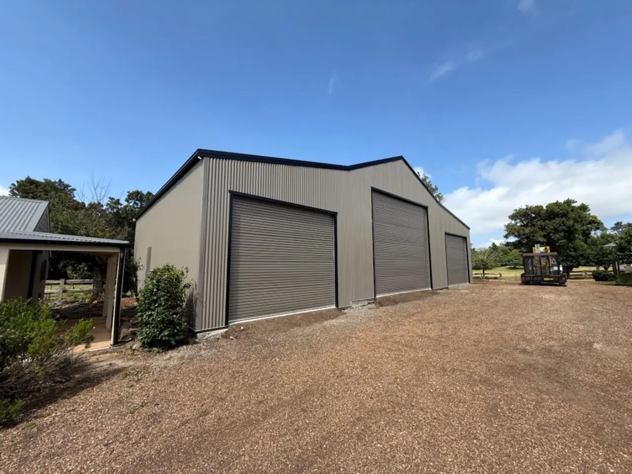 100580, Robertson, 22deg,5deg, COLORBOND® Gully®, Woodland Grey® & Night Sky® Large
