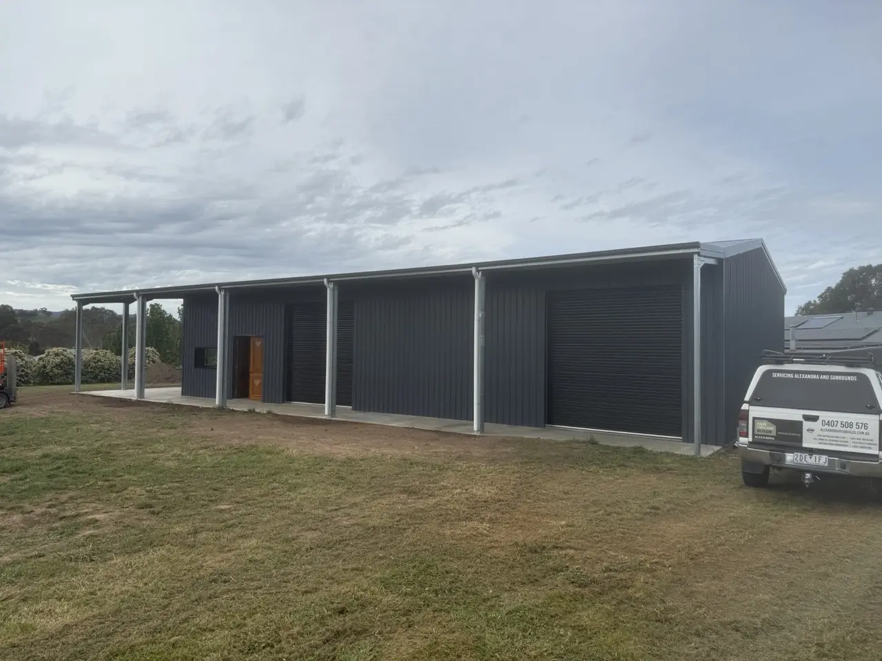 25m x 10m 11 Deg Gable Colorbond Ironstone and Night Sky IMG 4058 Large