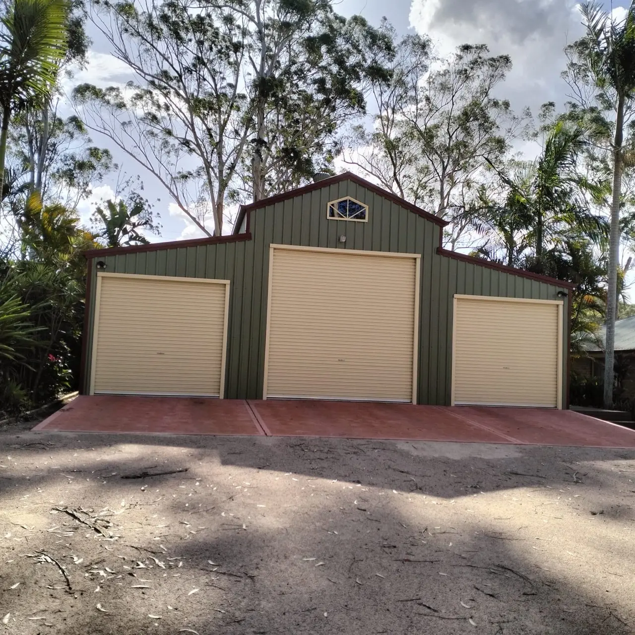 American Barn COLORBOND® Pale Eucalyptus® Classic Cream® Manor Red® Large