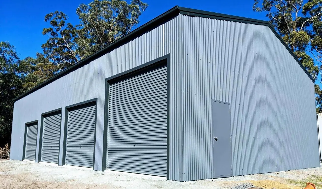 COLORBOND Basalt® and Monument® Large