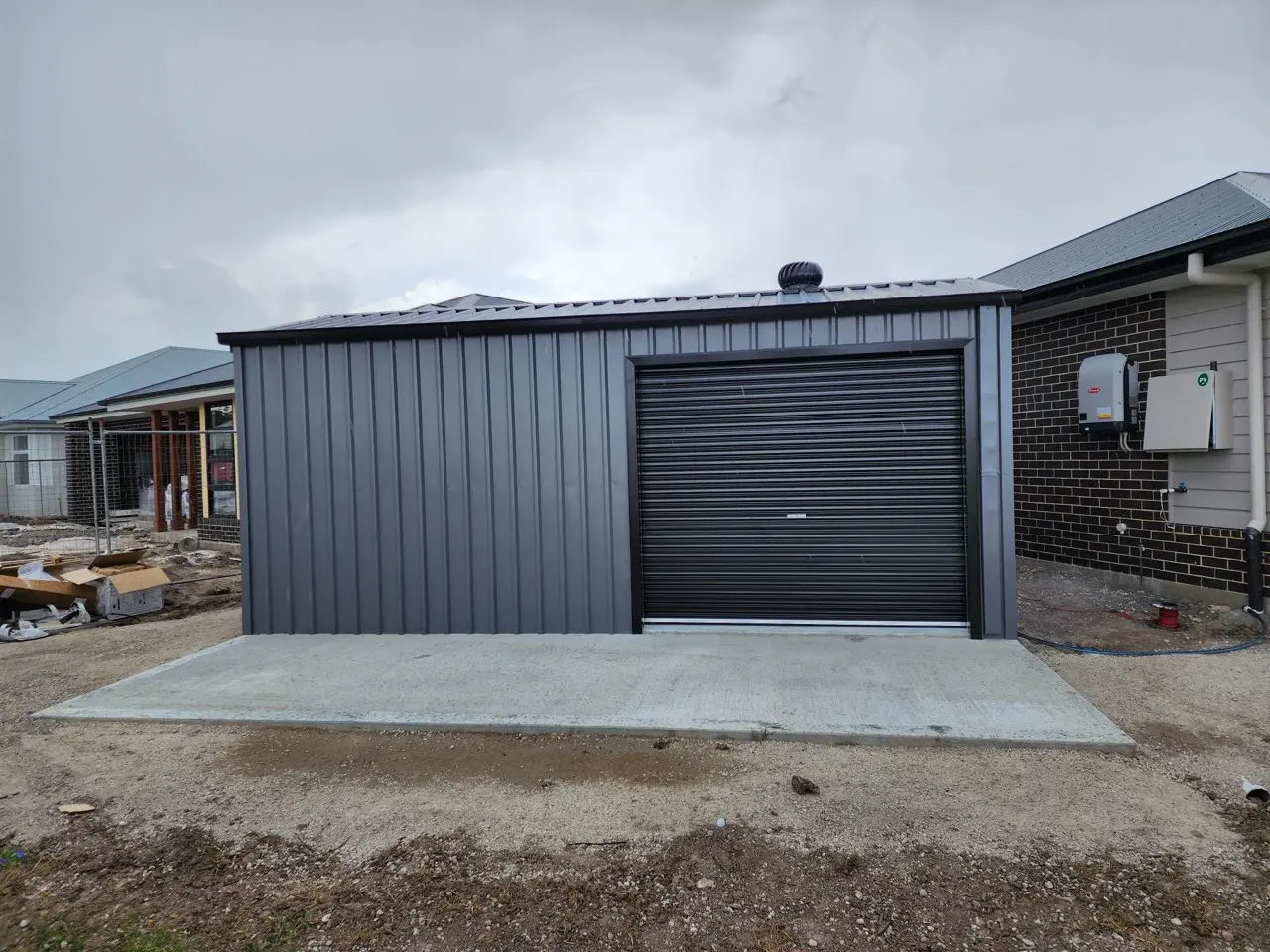 COLORBOND® Basalt® and Night Sky® Large